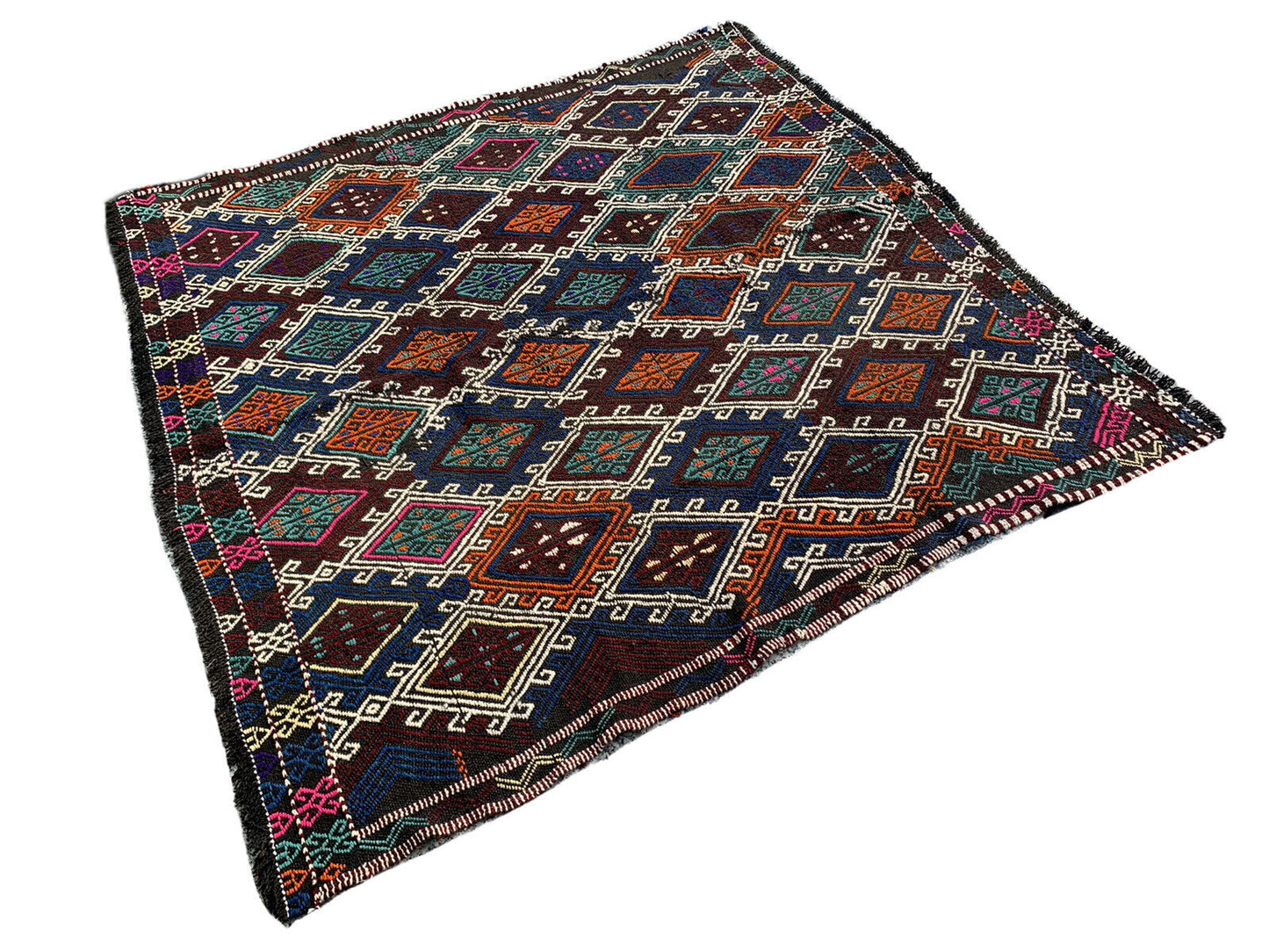 Traditional Turkish Kilim Carpet, Vintage Wool Country Kilim 147X147 Cm
