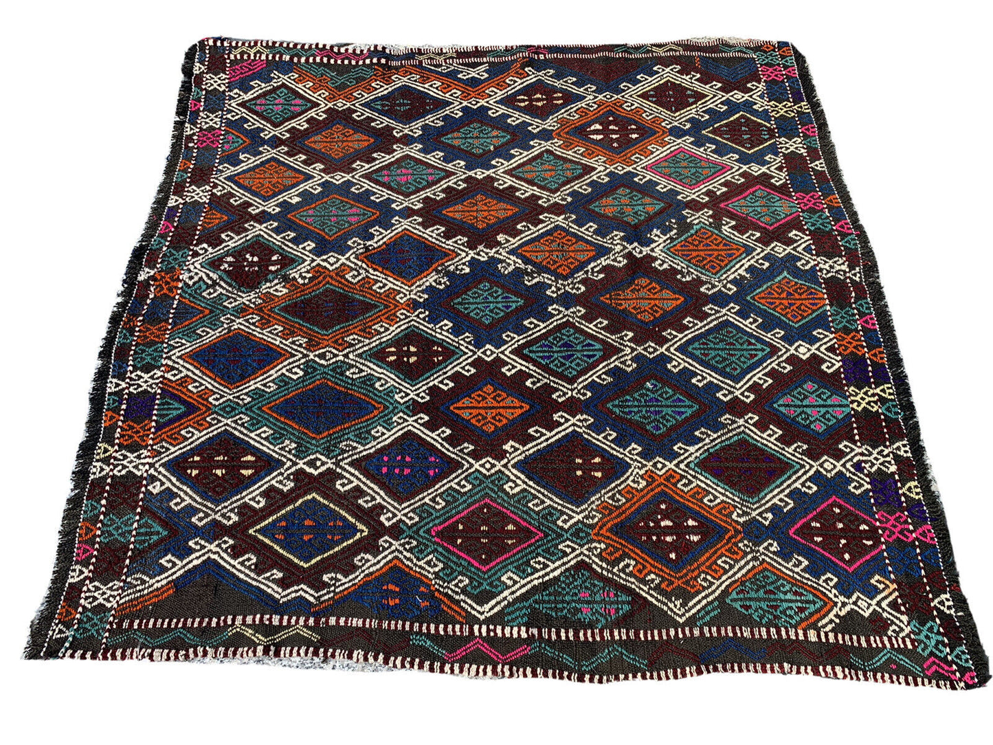 Traditional Turkish Kilim Carpet, Vintage Wool Country Kilim 147X147 Cm