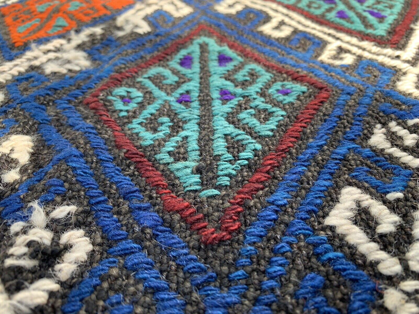 Traditional Turkish Kilim Carpet, Vintage Wool Country Kilim 147X147 Cm
