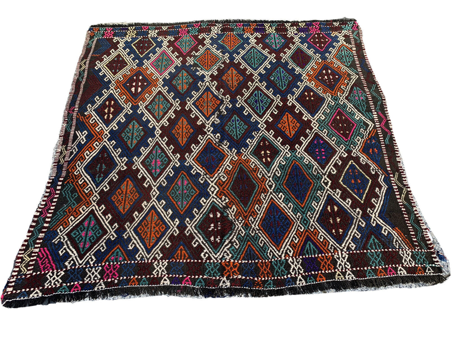 Traditional Turkish Kilim Carpet, Vintage Wool Country Kilim 147X147 Cm